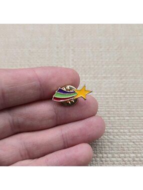 Vintage Rainbow Shooting Star Enamel Lapel Pin Celestial Space Hat Tack A8822